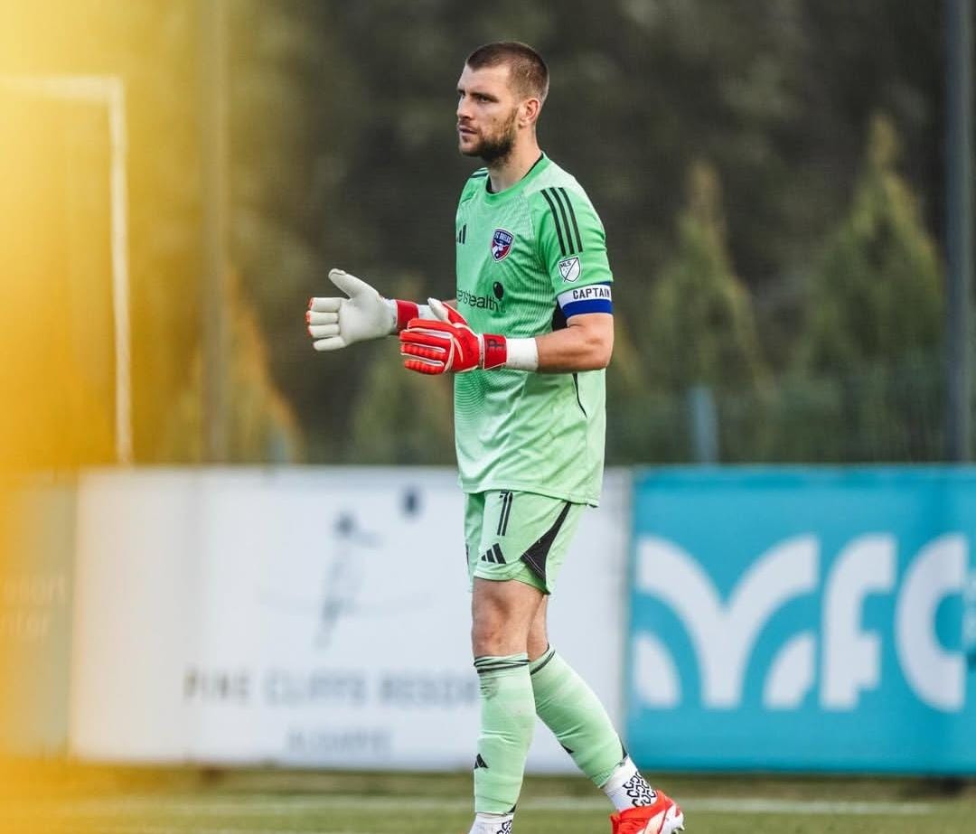 Ajax Amankan Maarten Paes, Kiper Timnas Indonesia Segera Jalani Tes Medis